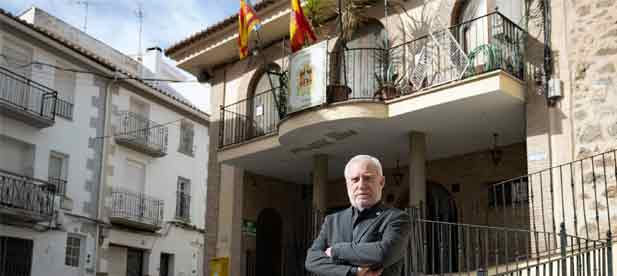 El primer edil explica que "sin el apoyo de quienes m&aacute;s tienen, los que menos recursos tenemos no podr&iacute;amos emprender este tipo de inversiones". "Seguimos trabajando para poner en valor este pueblo que es pasi&oacute;n y es hogar cada d&iacute;a para m&aacute;s vecinos"