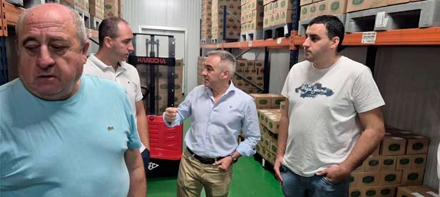 La empresa Salsas Artesanas Gil recibe una ayuda de 122.635 euros para modernizar el negocio. “Estas inversiones permiten que nuestras industrias sean más competitivas, fuertes y capaces de ampliar negocio. Todo suma por Altura”, señala Punter