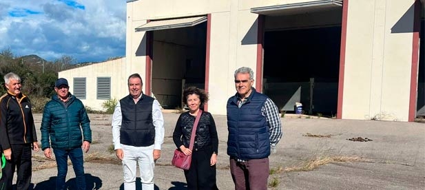 El encuentro, promovido por el PP de Albocàsser, permite al diputado conocer el estado de una instalación “que puede ser aprovechada como recurso municipal”