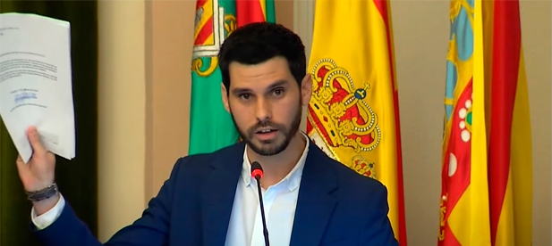 El concejal ha interpuesto denuncias contra la empresa concesionaria y contra el concejal socialista, Jorge Ribes, por fallo de seguridad, apertura voluntaria de sus ficheros y descubrimiento de secretos.