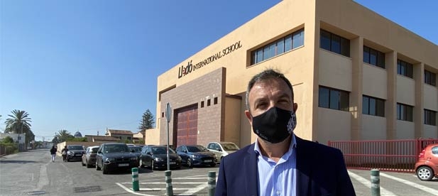 Redondo: "En la zona existe una gran concentración de centros educativos. Una reforma que les va a penalizar enormemente, puesto que no se han contemplado soluciones alternativas a la peatonalización de este eje".