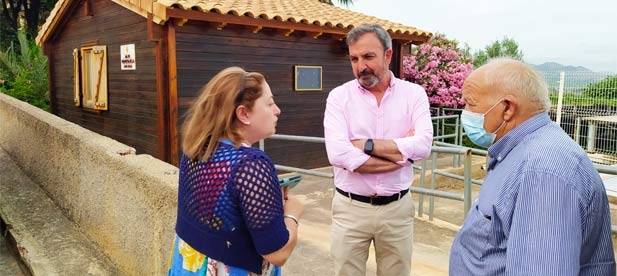 Redondo: "Los residentes de esta urbanización de montaña, que pagan sus impuestos como cualquier otro, y no precisamente bajos, demandan la mejora de los accesos"