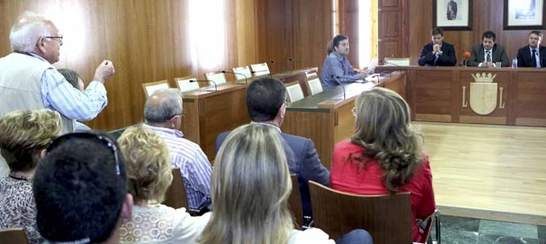 C&iacute;scar ha subrayado que la iniciativa llegar&aacute; a los m&aacute;s de 320 municipios de m&aacute;s de 1.000 habitantes, donde los diferentes representantes del Consell que participen en los actos se pondr&aacute;n al servicio de los ciudadanos.