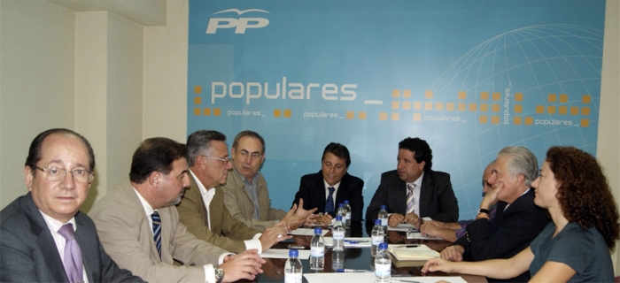 El adjunto a la presidencia, Javier Moliner, y el cabeza de lista por Castell&oacute;n al Congreso de los Diputados, Manuel Cervera, han mostrado su apoyo al presidente de Apaval, Miguel Angel Bayarri, en su reivindicaci&oacute;n de la caza con parany