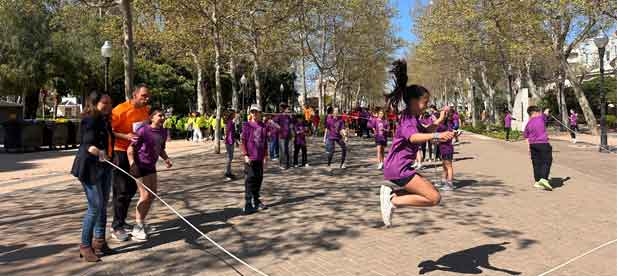 Entre los juegos que est&aacute;n practicando los escolares se encuentran piedra, papel o tijera, saltar a la cuerda, pilota valenciana, el siete y medio, el cementerio, tres en raya, birlas y boli dali