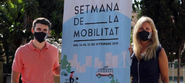Jorge Ribes, su novia y miembros de Juventudes socialistas consiguen bonos gratuitos de transporte público con apenas un minuto de diferencia. 