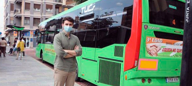 El concejal "progresista", Jorge Ribes que cobra casi 63.000 euros anuales, todavía seguiría disfrutando de su bono gratuito auto adjudicado a él, su novia, sus amigos, asesores varios y a las Juventudes Socialistas de Castellón.