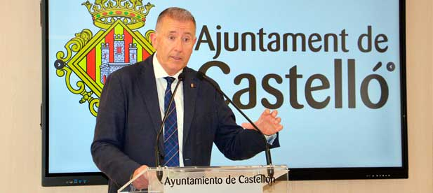 El edil aclara que los paneles se han apagado y su única finalidad es promocionar la ciudad