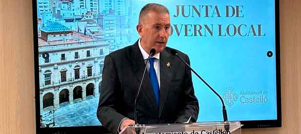 El gobierno municipal aprueba la cesi&oacute;n del uso del &ldquo;Jard&iacute;n del Puerto&rdquo; al Ayuntamiento por 20 a&ntilde;os y las bases para reabrir el quiosco cerrado desde hace m&aacute;s de 8 a&ntilde;os.
