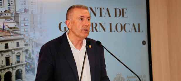 El &oacute;rgano municipal tambi&eacute;n ha dado luz verde al nombramiento de 12 nuevos oficiales de Polic&iacute;a Local y 11 bomberos.