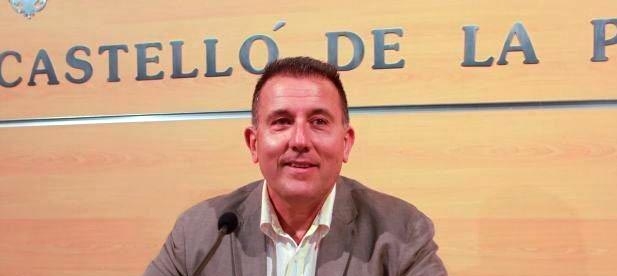 Sales ha recordado que, además de suprimir el enlace con el centro de España, "el servicio de Cercanías a Vinaròs se ha reducido de doce a cuatro trenes"