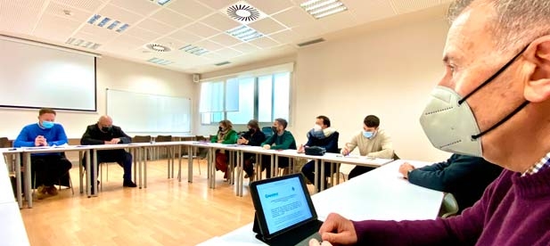 Los procesos de adjudicación y compra de material informático de la sala de Emergencias de la Policía Local no cumplen con las indicaciones establecidas en el propio informe