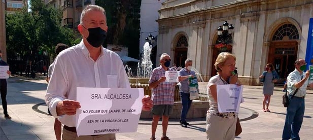 Sales: "Con pitos y pancartas expresan su oposición a una actuación que nadie ha pedido, a la espera de que alguien del gobierno municipal les escuche"