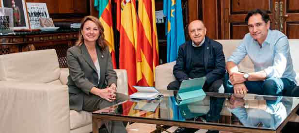 Bego&ntilde;a Carrasco destaca que &ldquo;la cer&aacute;mica es una de las principales se&ntilde;as de identidad de Castell&oacute;n, motor econ&oacute;mico, proyecci&oacute;n internacional y fuente de empleo y bienestar para miles de familias&rdquo;