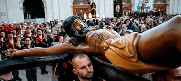 La Semana Santa de Castell&oacute;n permite contemplar el rico patrimonio de im&aacute;genes de la ciudad, gracias al trabajo desinteresado de las cofrad&iacute;as que mantienen vivas nuestras tradiciones durante todo el a&ntilde;o