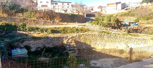 Arín también propone invertir la suma concedida por Marta Barrachina en la pavimentación de calles, la mejora de los parques infantiles y el parque para personas mayores, así como actuar en la señalización turística y accesos