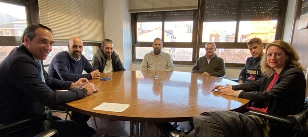 Imagen tomada antes de la pandemia. Reunión con el sector pesquero del Grao de Castellón