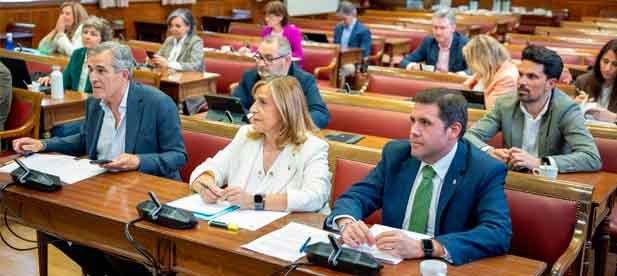 El acuerdo es un paso clave para exigir que concluya la autov&iacute;a por el interior, entre Vilanova y La Jana, se ejecute el acceso de la N-232 a su paso por Morella, el paso inferior de Sant Jordi, el desv&iacute;o de la N-340 en Alqueries o los accesos a la AP7