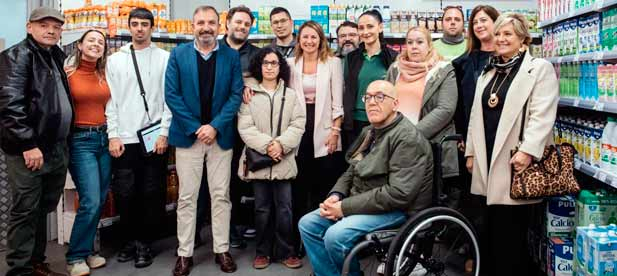 La alcaldesa visita el nuevo curso de Formación a la Carta para personas con discapacidad en colaboración con COCEMFE