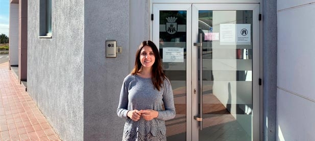 La portavoz del PP, Tania Agut, defiende "otra forma de gobernar" para "abrir las puertas" de todos los recursos "a los que el PSOE ha echado el cierre". "Estamos preparados para responder a las demandas de nuestros vecinos, serles útiles y eficaces"