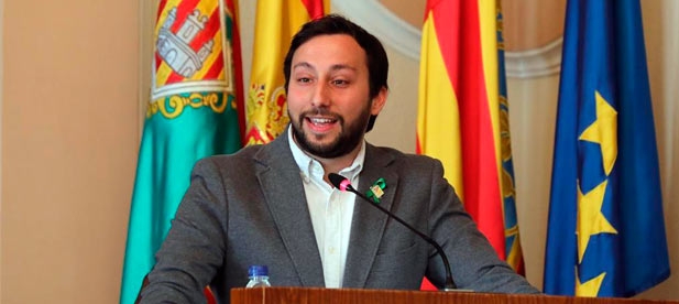 Toledo: "Lo que está claro es que estas obras han empeorado la vida de los vecinos que transitan por las aceras tratando de no ser atropellados."
