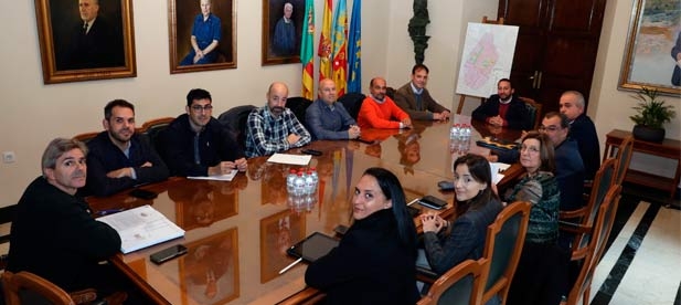 En la reunión, el concejal de Servicios Públicos les ha trasladado el nuevo proyecto que se enmarca dentro del Plan de Recuperación, Transformación y Resiliencia (PRTR) financiado con los fondos europeos Next Generation