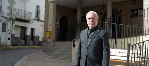 "El mundo rural no necesita anuncios, urge hechos. Porque los recursos locales son muy limitados, y, aunque las ganas y la ilusi&oacute;n por seguir mejorando son inagotables, necesitamos que quienes m&aacute;s tienen nos ayuden", afirma Del R&iacute;o