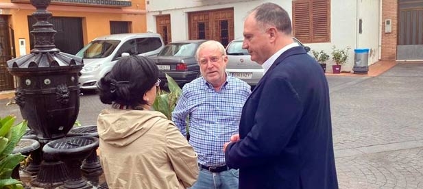 “Hay que sacar este trazado de un suelo afectado por los incendios, porque no se puede agravar el desastre que ya hemos sufrido a nivel medioambiental. Queremos que se nos escuche y pedimos a Diputación ayuda”, señala el primer edil