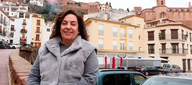 La portavoz del PP en Vilafam&eacute;s, Marisa Torl&agrave;, pide a los dos partidos &ldquo;resultados&rdquo;. &ldquo;La par&aacute;lisis institucional a la que someten al pueblo nos hace da&ntilde;o a todos&rdquo;