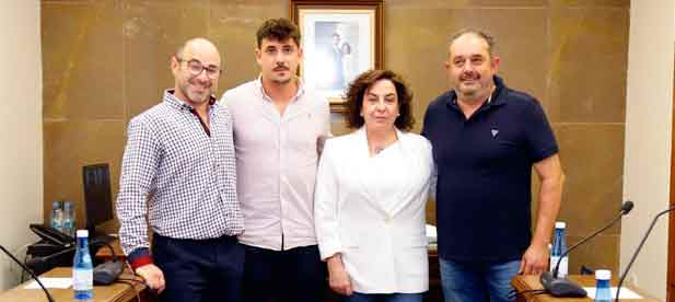 Para ambos partidos &ldquo;actuar al margen de la ley, como les advierte el interventor, es ya normal&rdquo;. &ldquo;Ni hay gobierno, ni hay implicaci&oacute;n, ni hay ning&uacute;n tipo de gesti&oacute;n. Solo quieren cobrar&rdquo;