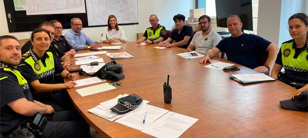 La alcaldesa evalúa en primera persona el dispositivo para la noche de San Juan, que arranca este viernes 23 con actos para todos los vecinos. "Voy a trabajar para devolver a mi pueblo la seguridad que merece y nos van a escuchar en Madrid"