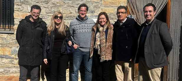 En la Villa de El Toro "estamos pr&oacute;ximos a alcanzar los 300 habitantes", el colegio ha duplicado su n&uacute;mero de alumnos y nos acercamos ya a la veintena, y tenemos un consultorio "con unos profesionales que cuidan de todos". 