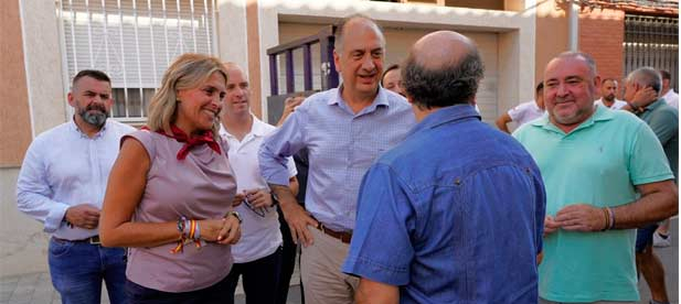 Para la líder provincial "el toro es símbolo de identidad y cultura" y también de "empleo y riqueza para la provincia". "Nuestra apuesta es clara y sincera. Sin los complejos de la izquierda", señala