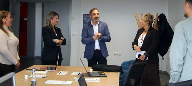 El edil resalta también "el gran éxito que ha tenido esta iniciativa, ya que se han cubierto las seis plazas que se habían ofertado, lo que demuestra que este nuevo recurso es de gran utilidad y ha despertado un gran interés entre las personas emprendedor