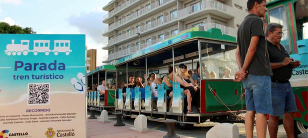 Cerca de 1000 viajeros ya han disfrutado de la experiencia de descubrir el Grao a bordo de este tren que recorre el litoral castellonense con explicación incluida durante el trayecto.