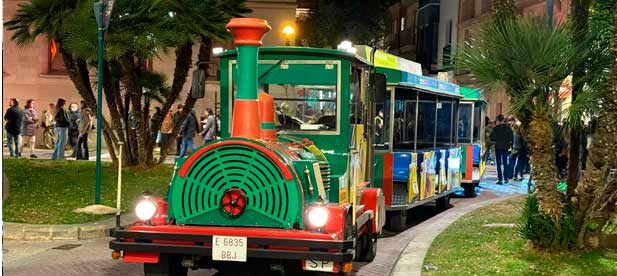 El itinerario recorre las calles más emblemáticas del centro, que este año estrenan una iluminación completamente renovada con elementos de gran formato