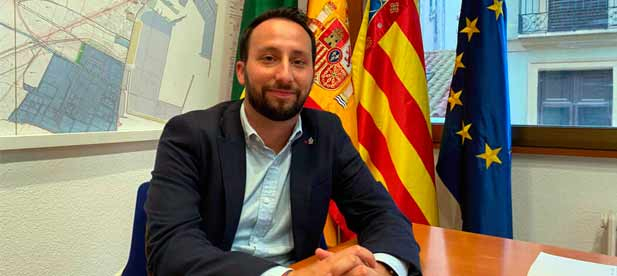 El concejal de Urbanismo, Sergio Toledo, durante la supervisión de los avances en las obras de la Zona de Bajas Emisiones de Castellón.