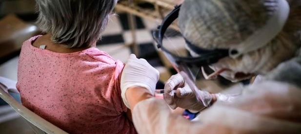 Los populares piden la colaboración público-privado para atender el grave colapso que existe en la sanidad y agilizar el plan de vacunación entre la población de riesgo