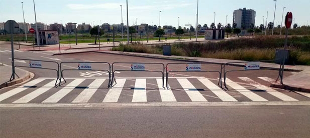 El consistorio refuerza los controles en zonas estratégicas y limita los accesos a los poblados marítimos