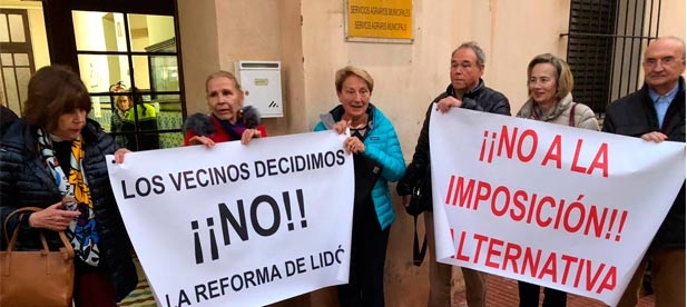 Toledo: "Si de verdad querían escuchar a los vecinos, bastaba con que hubieran bajado a la calle, a la puerta de la Cámara Agraria, que es donde estaban protestando con pancartas contra el rodillo que va a imponer"