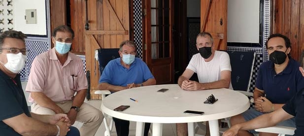 Vecinos y concejales de Nules, Cabanes y Moncofa, con su alcalde a la cabeza, Wenceslao Alós, se trasladan mañana al Senado para exigir con su presencia “inversión y protección frente a la amenaza de derribos que el PSOE promueve”