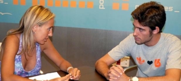 La presidenta de Nuevas Generaciones de la Comunitat Valenciana, Verónica Marcos con Juan Carlos Caballero, candidato a la presidencia de NNGG