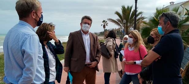 El senador defiende los derechos de los afectados frente al plan confiscatorio que el PSOE "impone en Madrid y el Consell descarta. No se puede jugar con los propietarios"