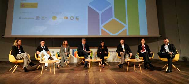 Carrasco destaca el éxito del Plan de Barrios que va permitir la rehabilitación de cerca de 600 viviendas y la mejora del entorno urbanos en cinco grupos residenciales de la ciudad con 17 millones de euros con fondos europeos Next Generation.