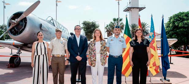 "Hoy es un gran día. Castellón quiere volar muy lejos y es un honor poder disfrutar de estos aviones reales del ejército gracias a la Subdelegación de Defensa, gracias al Servicio Histórico y Cultural del Ejército del Aire y del Espacio (SHYCEA)