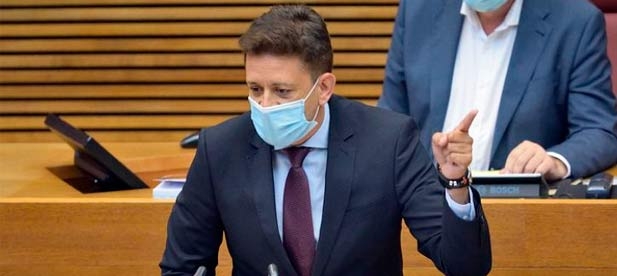 “Hay pacientes que han esperado más de 16 horas para ser atendidos. No podemos tener a personal enchufado dirigiendo un hospital”, ha la-mentado el portavoz de Sanidad en Las Cortes.