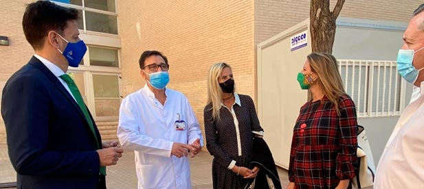 El PP pide "soluciones inmediatas para reabrir los consultorios que se han cerrado al público y poner fin a las colas kilométricas que se producen cada día en atención primaria"