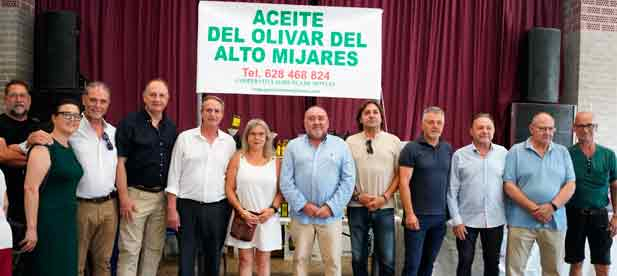 Aguilella sitúa el aceite de oliva en el motor económico de una tierra “que se afianza como hogar para cientos de familias y no solo destino vacacional. Ahora sí el mundo rural sabe que las políticas suman desarrollo, recursos y calidad de vida” Aguilella sitúa el aceite de oliva en el motor económico de una tierra “que se afianza como hogar para cientos de familias y no solo destino vacacional. Ahora sí el mundo rural sabe que las políticas suman desarrollo, recursos y calidad de vida”