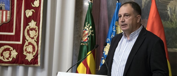 Salvador Aguilella, diputado provincial del PP, considera "que en un momento tan crítico no podemos dormirnos en los laureles mientras otros sufren por llegar a fin de mes"