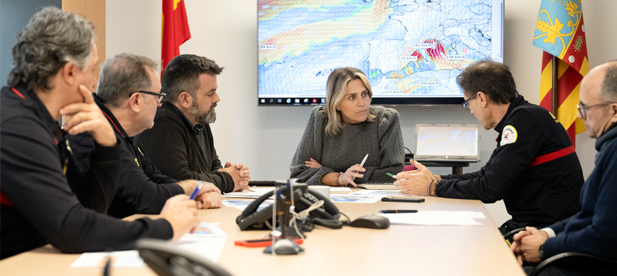 El dispositivo incluye el refuerzo de los cuatro parques de bomberos profesionales, la activación de efectivos de forma presencial en los cinco parques de Bomberos voluntarios y el refuerzo de operadores del Centro Provincial de Coordinación El dispositivo incluye el refuerzo de los cuatro parques de bomberos profesionales, la activación de efectivos de forma presencial en los cinco parques de Bomberos voluntarios y el refuerzo de operadores del Centro Provincial de Coordinación